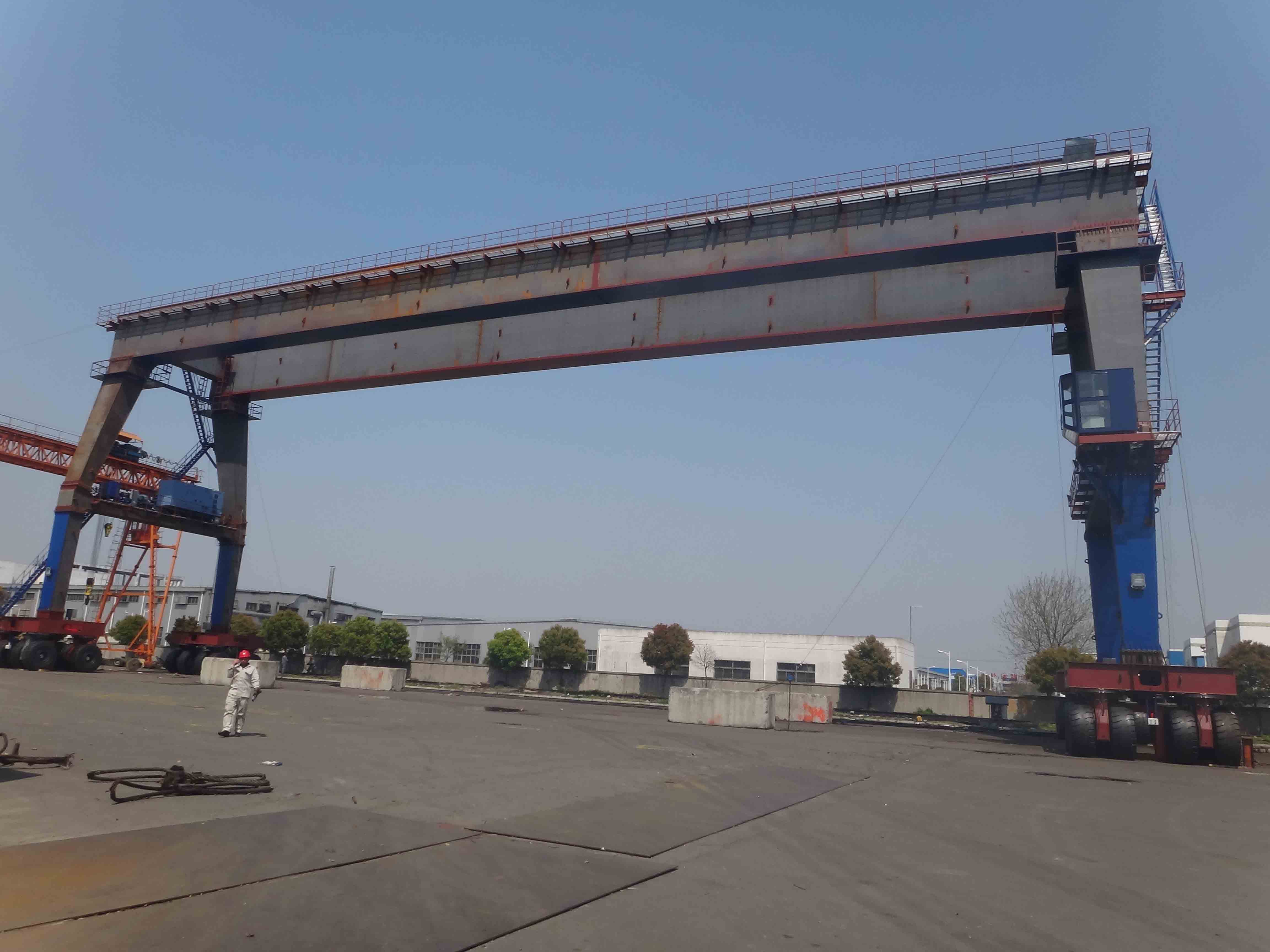 苏州大方特种车轮胎式门式起重机